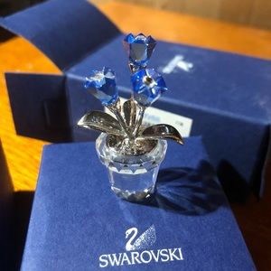 Swarovski Crystal creation in perfect condition of the flower collection